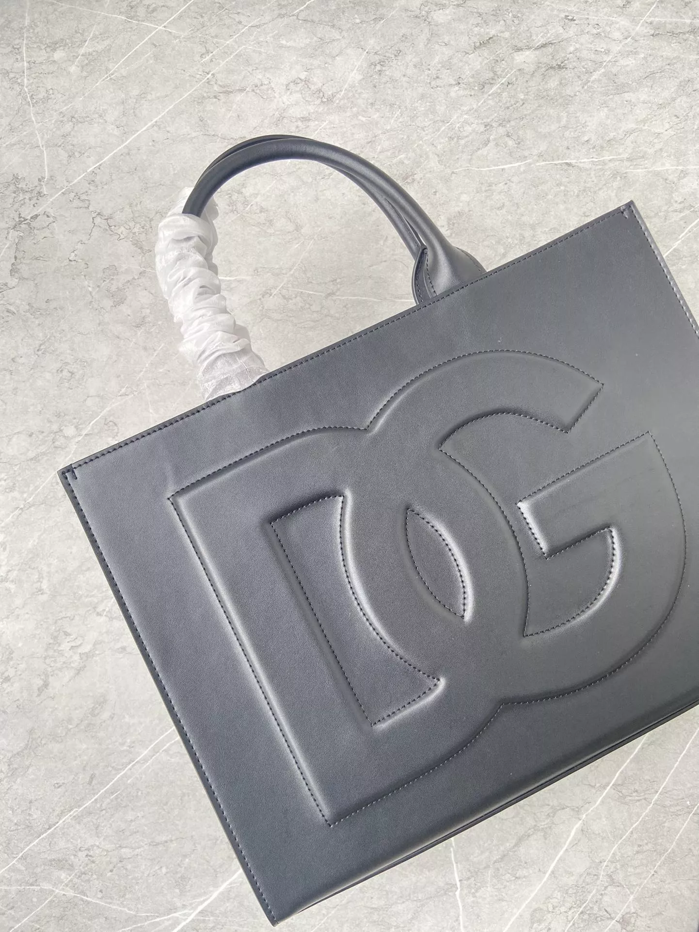 Dolce & Gabbana AAA Quality Handbags For Women Sleek 5413