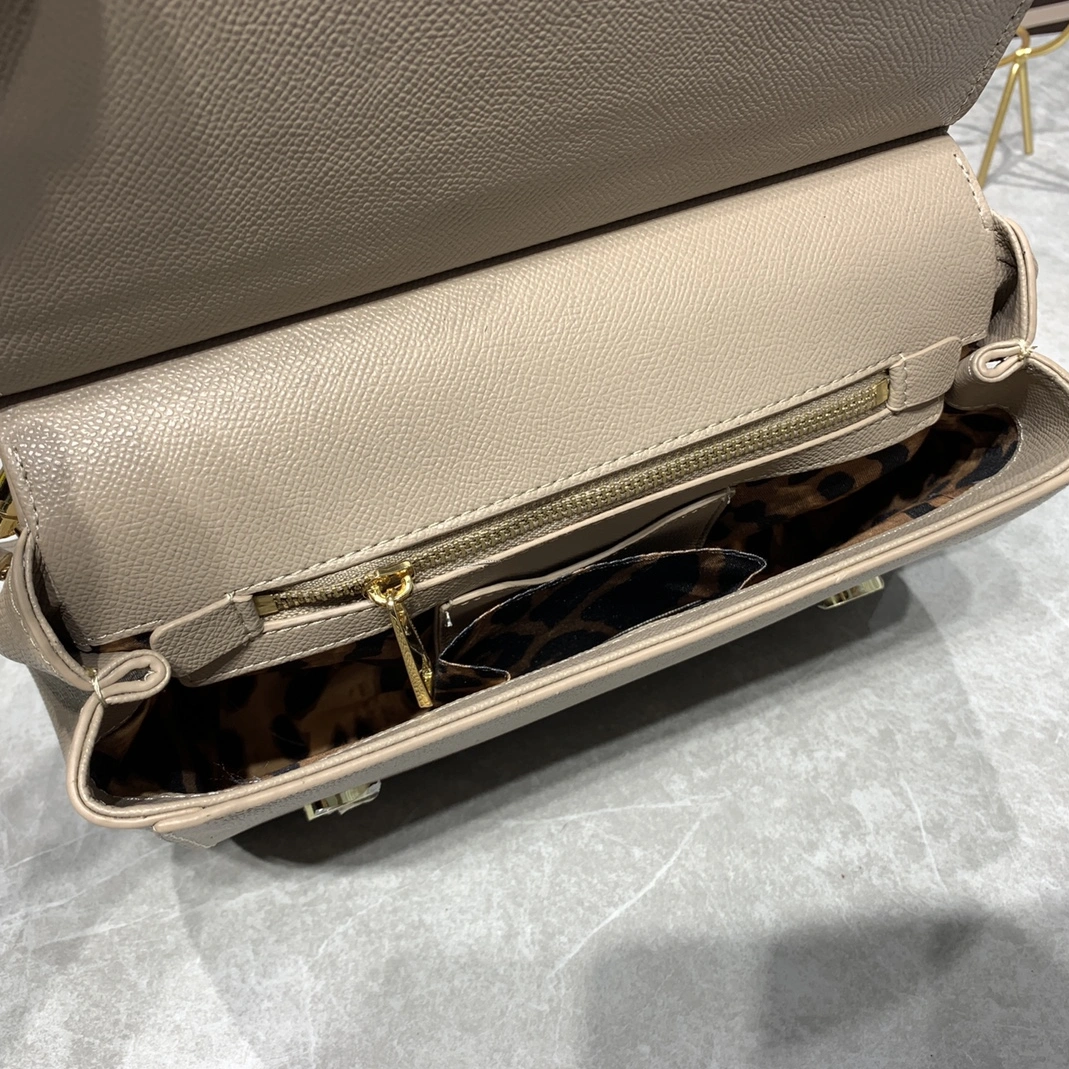 Dolce & Gabbana AAA Quality Handbags For Women SmartChoice 3037