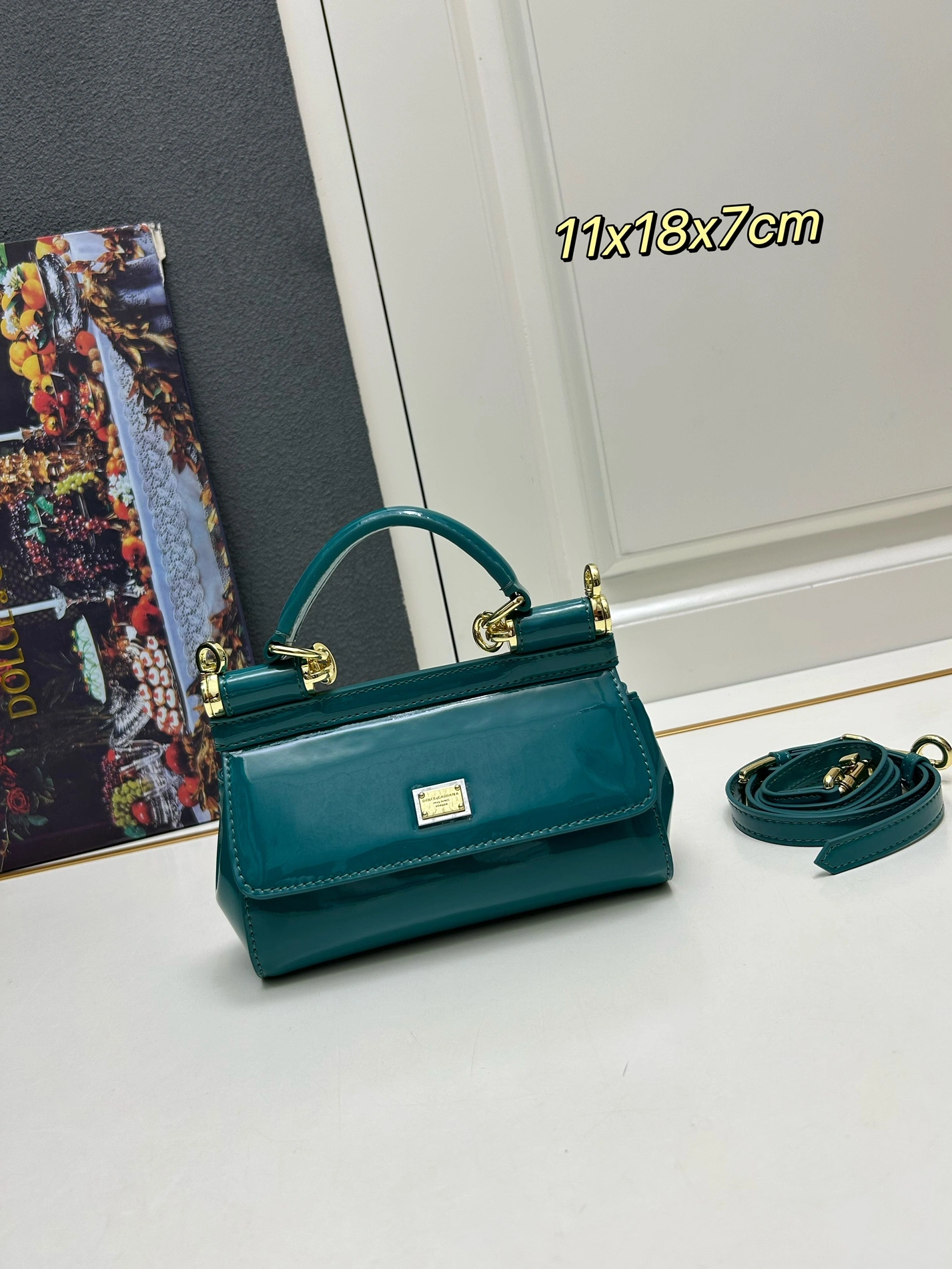 Dolce & Gabbana AAA Quality Handbags For Women StreetReady 9118
