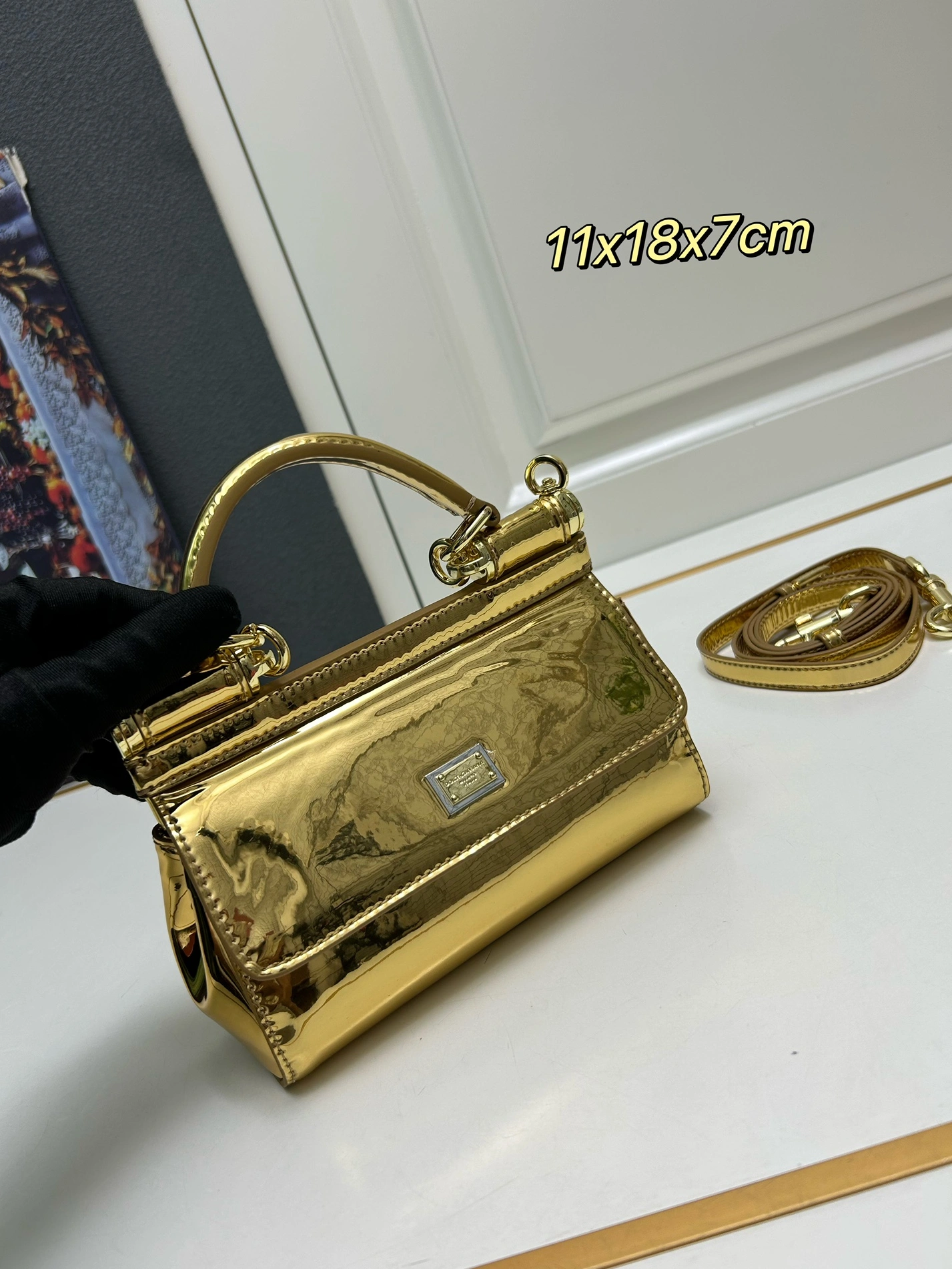 Dolce & Gabbana AAA Quality Handbags For Women Vibrant 7869