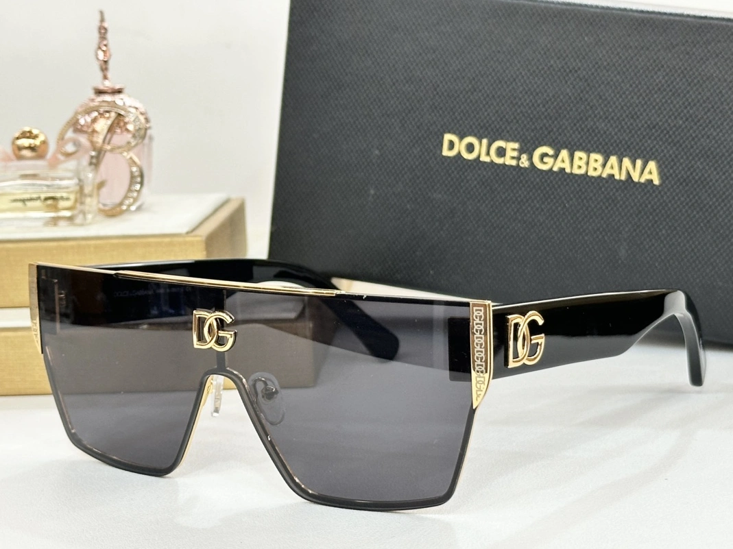 Dolce & Gabbana AAA Quality Sunglasses Versatile 8875