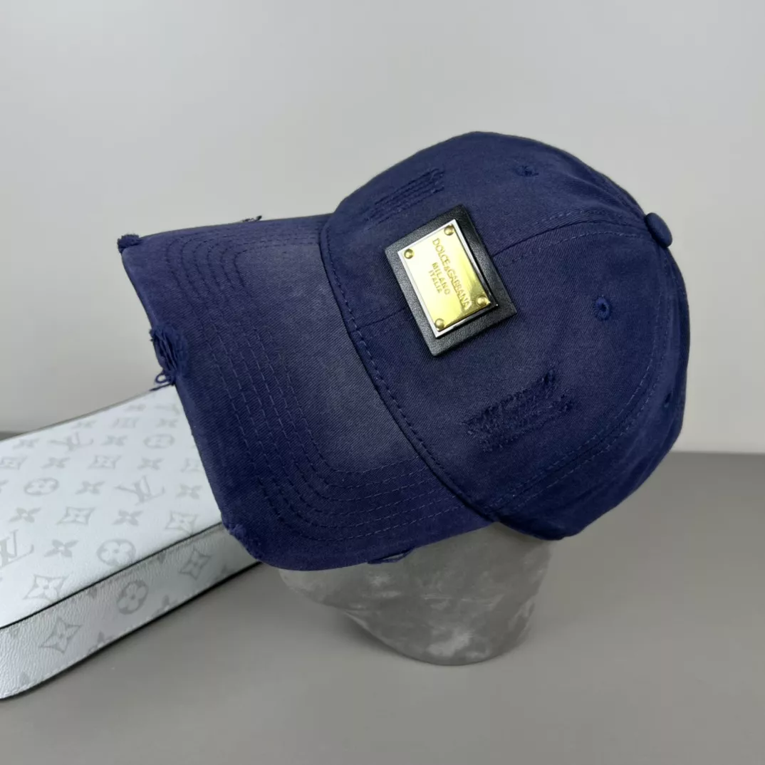Dolce & Gabbana Caps Vibrant 3073