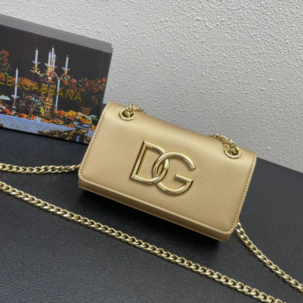 Dolce & Gabbana D&G AAA Quality Messenger Bags For Women Durable 7581