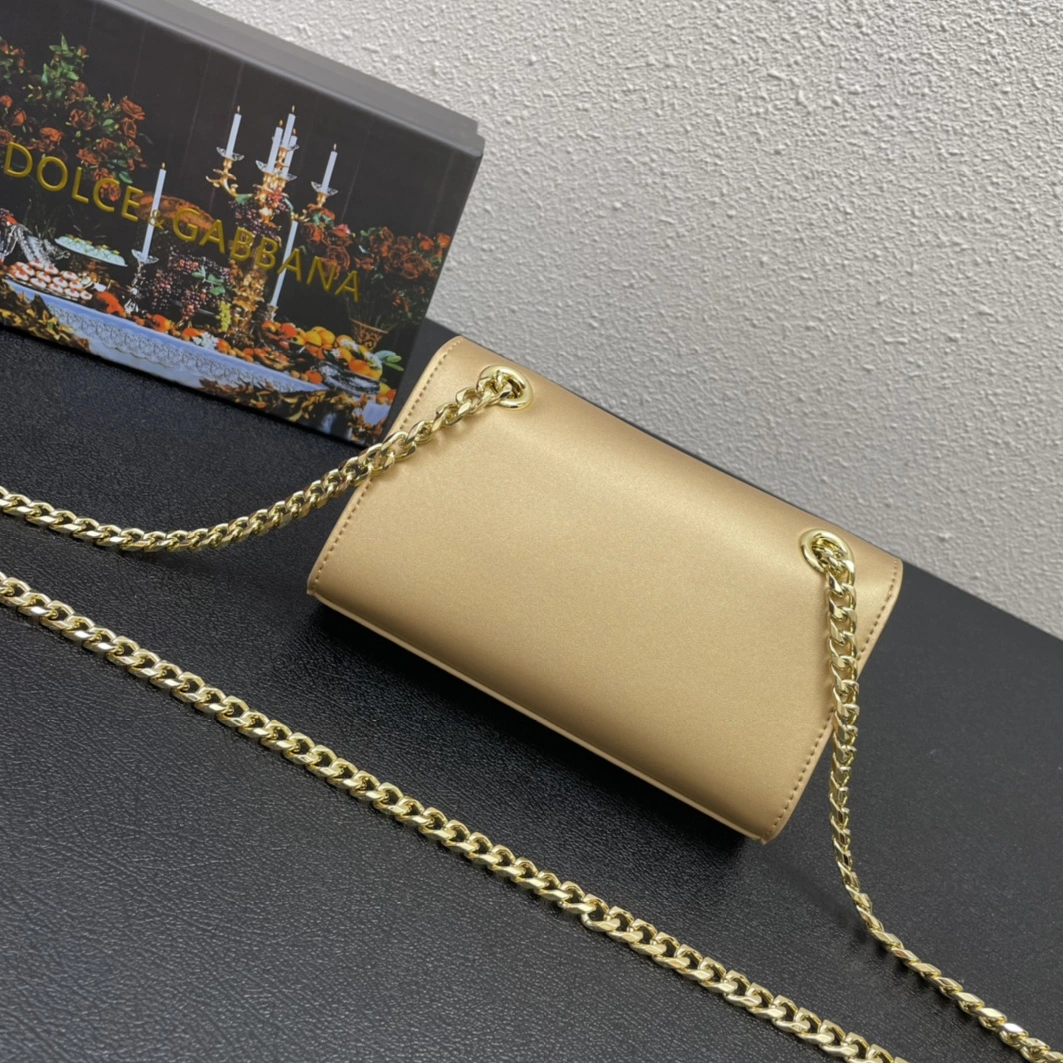 Dolce & Gabbana D&G AAA Quality Messenger Bags For Women Durable 7581