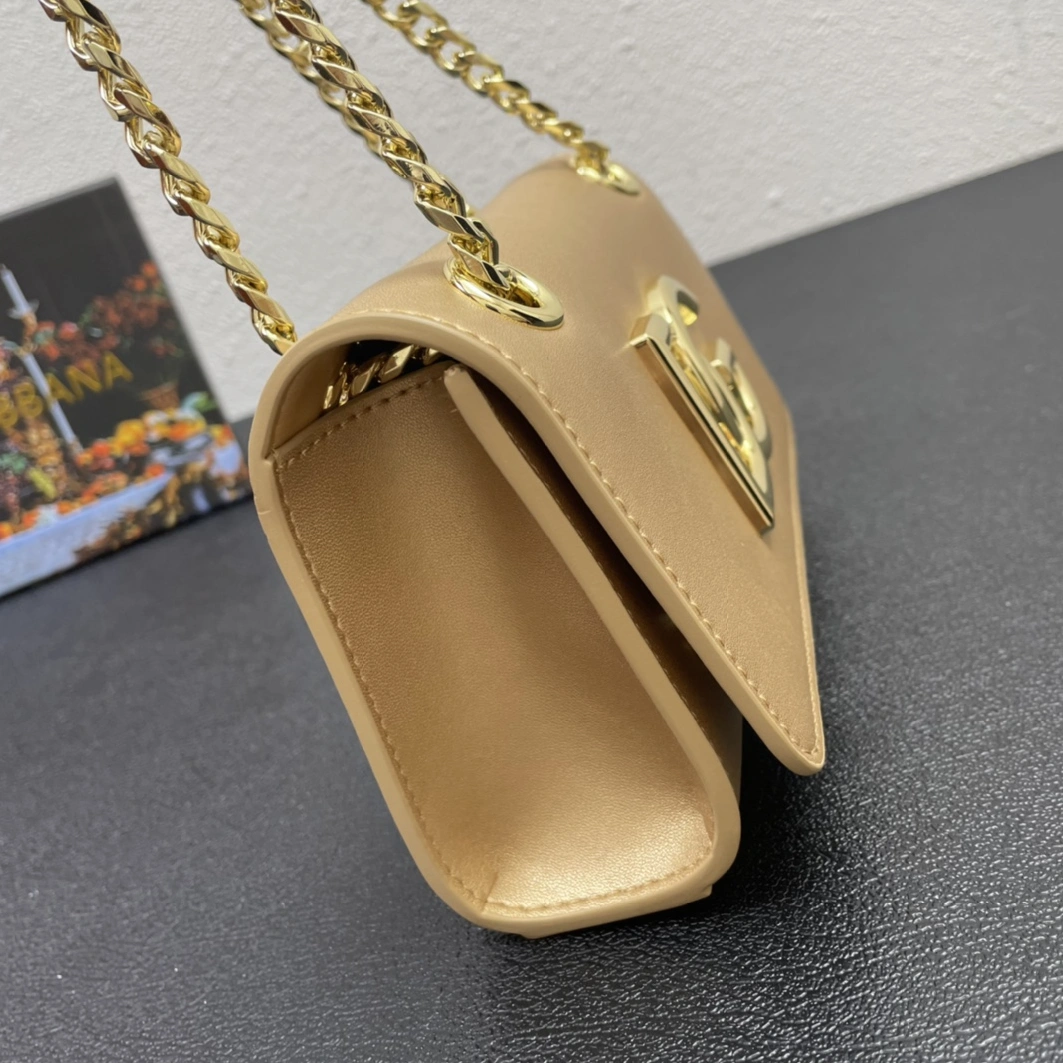 Dolce & Gabbana D&G AAA Quality Messenger Bags For Women Durable 7581