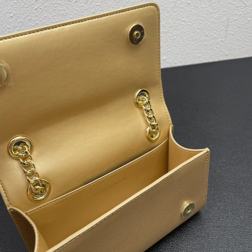 Dolce & Gabbana D&G AAA Quality Messenger Bags For Women Durable 7581
