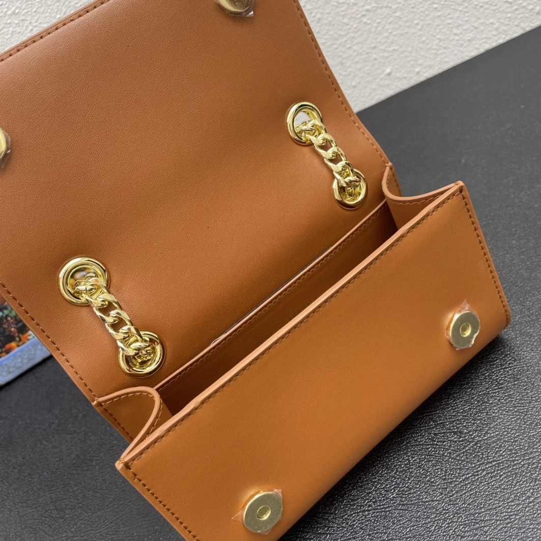 Dolce & Gabbana D&G AAA Quality Messenger Bags For Women Efficient 3413