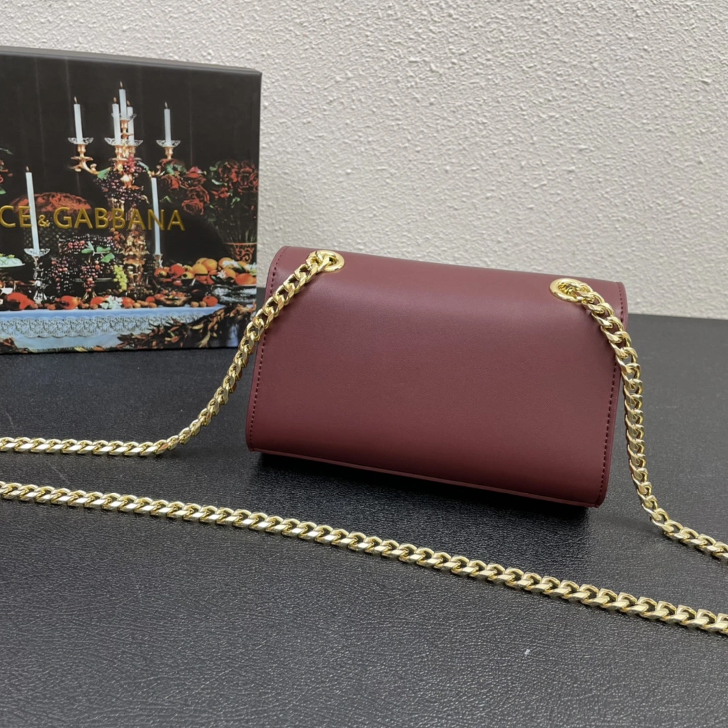 Dolce & Gabbana D&G AAA Quality Messenger Bags For Women Flexible 8130