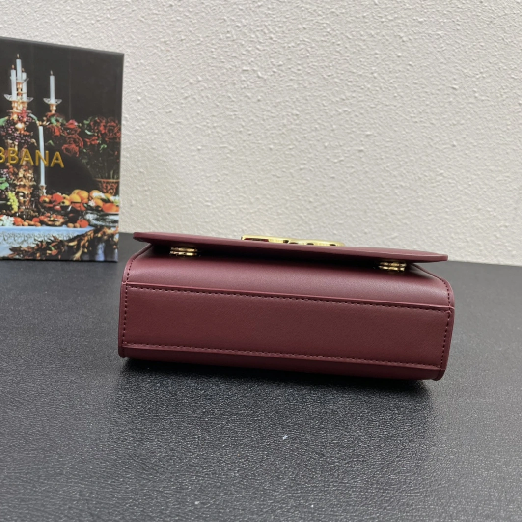 Dolce & Gabbana D&G AAA Quality Messenger Bags For Women Flexible 8130