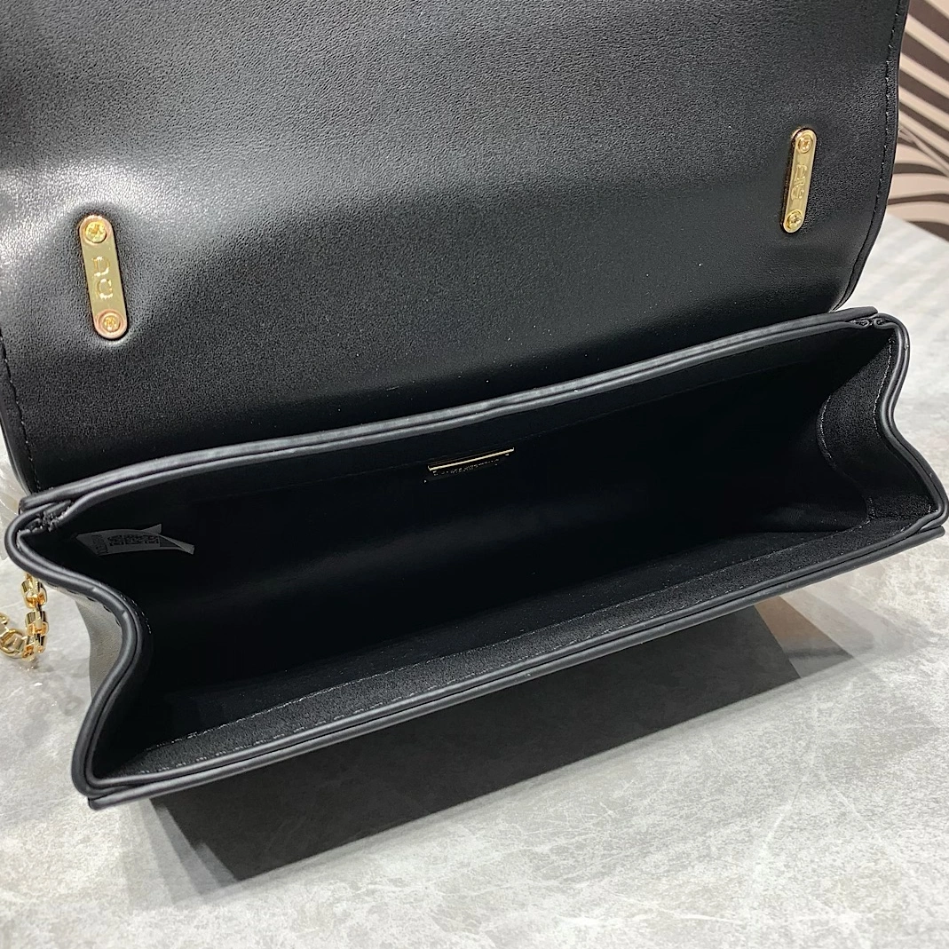 Dolce & Gabbana D&G AAA Quality Messenger Bags For Women Functional 3271
