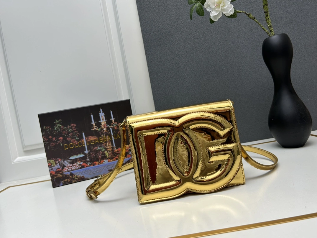 Dolce & Gabbana D&G AAA Quality Messenger Bags For Women Lightweight 6860