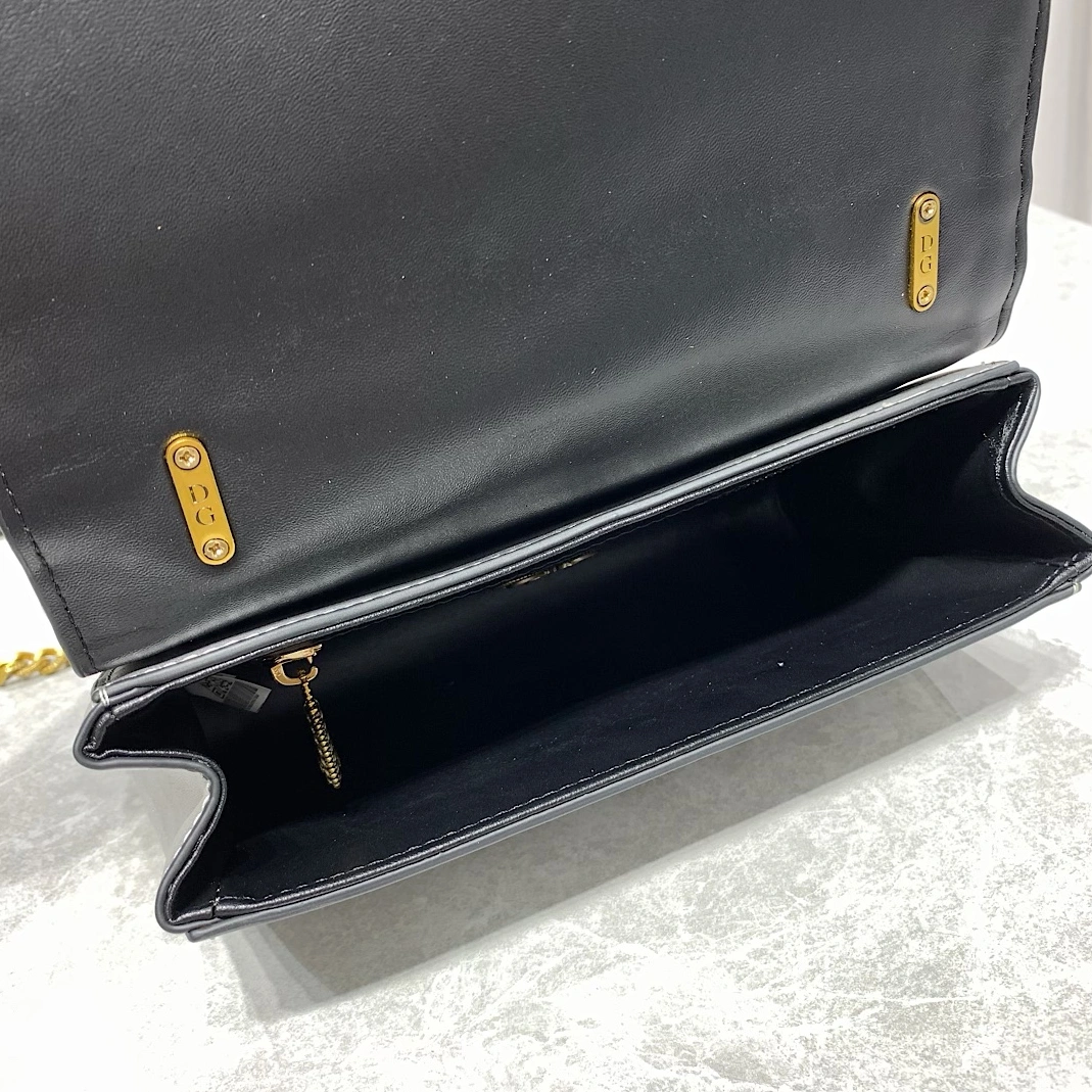 Dolce & Gabbana D&G AAA Quality Messenger Bags For Women Reliable 962