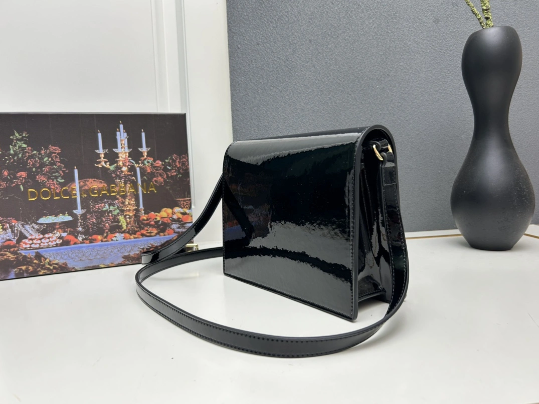 Dolce & Gabbana D&G AAA Quality Messenger Bags For Women SmartChoice 629