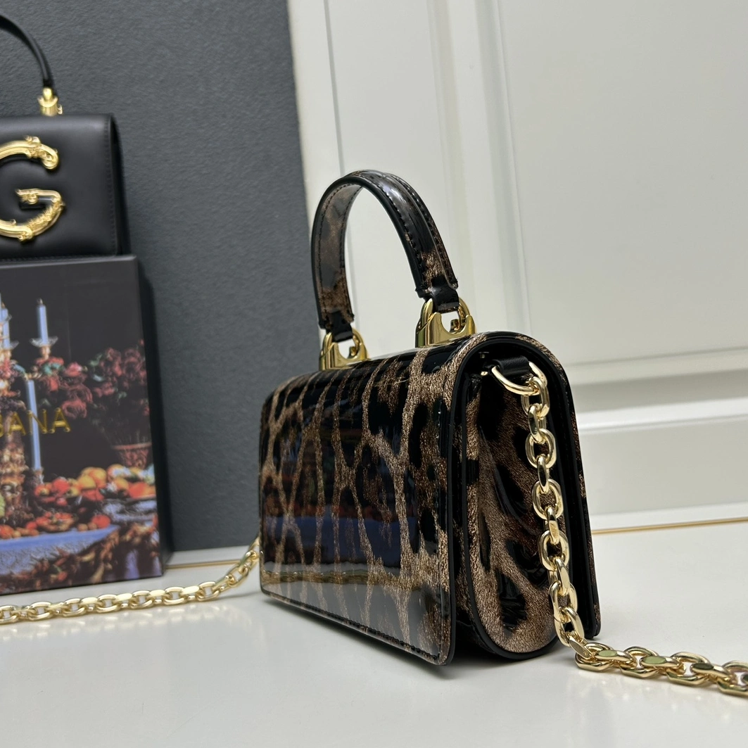 Dolce & Gabbana D&G AAA Quality Messenger Bags For Women Sophisticated 5805