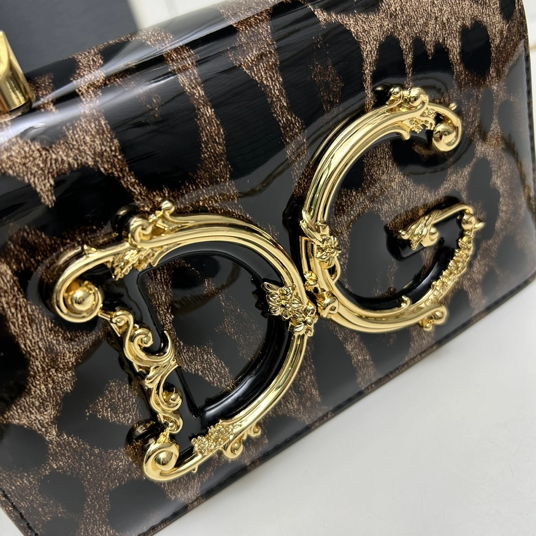 Dolce & Gabbana D&G AAA Quality Messenger Bags For Women Sophisticated 5805