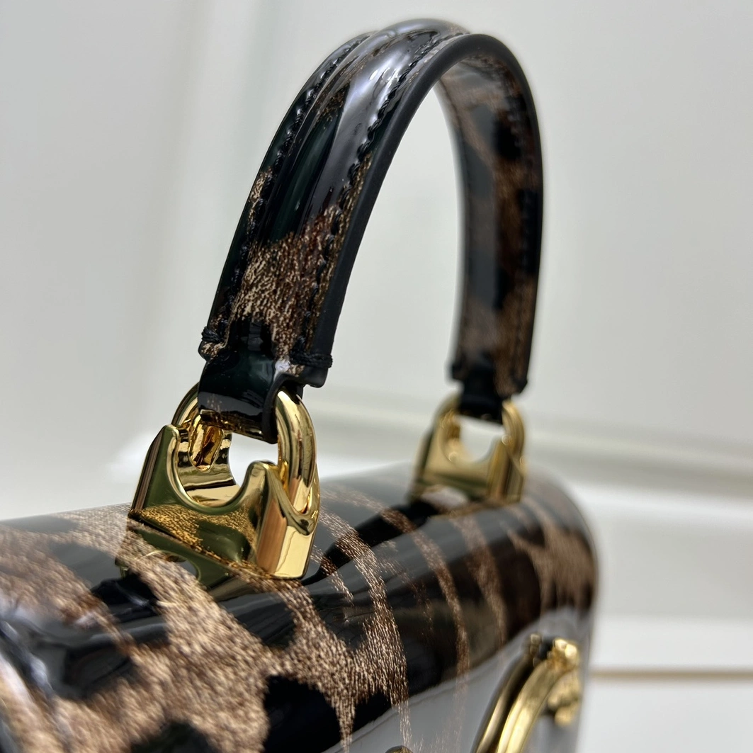 Dolce & Gabbana D&G AAA Quality Messenger Bags For Women Sophisticated 5805