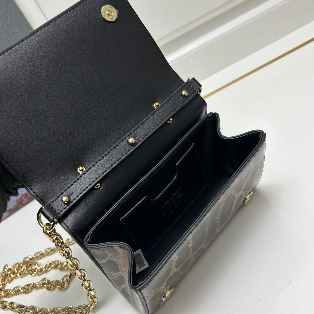 Dolce & Gabbana D&G AAA Quality Messenger Bags For Women Sophisticated 5805