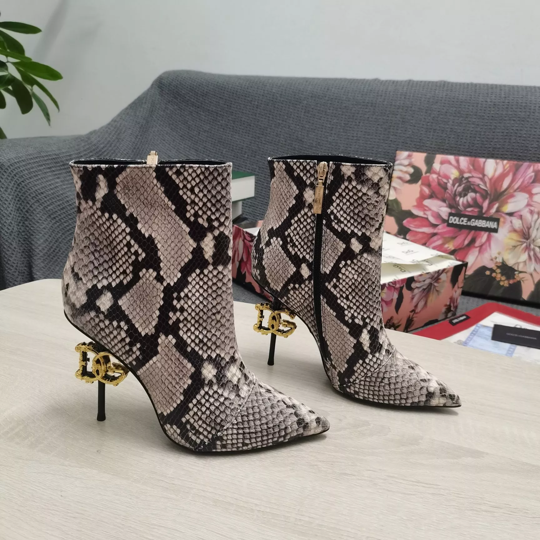 Dolce & Gabbana D&G Boots For Women Versatile 9408