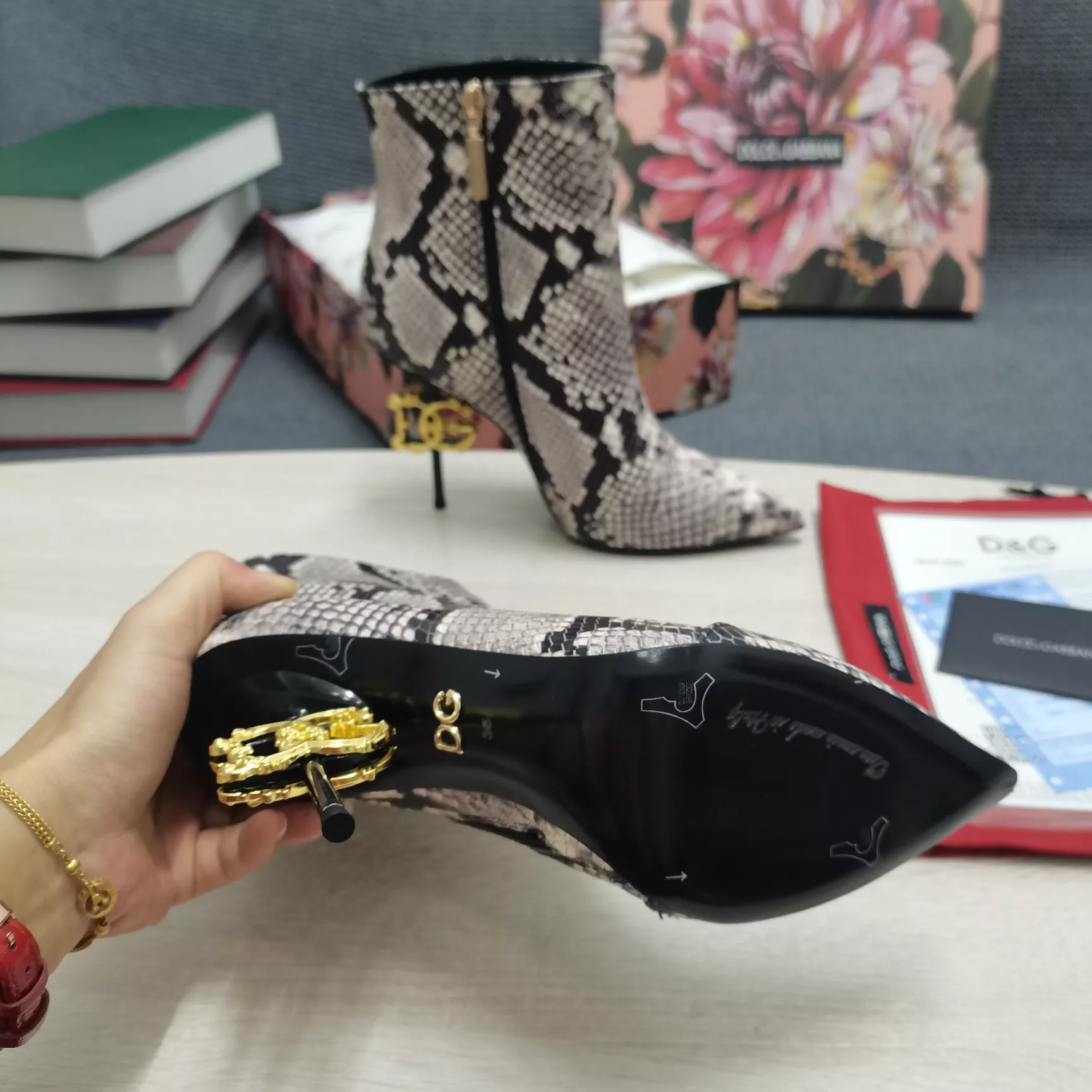 Dolce & Gabbana D&G Boots For Women Versatile 9408