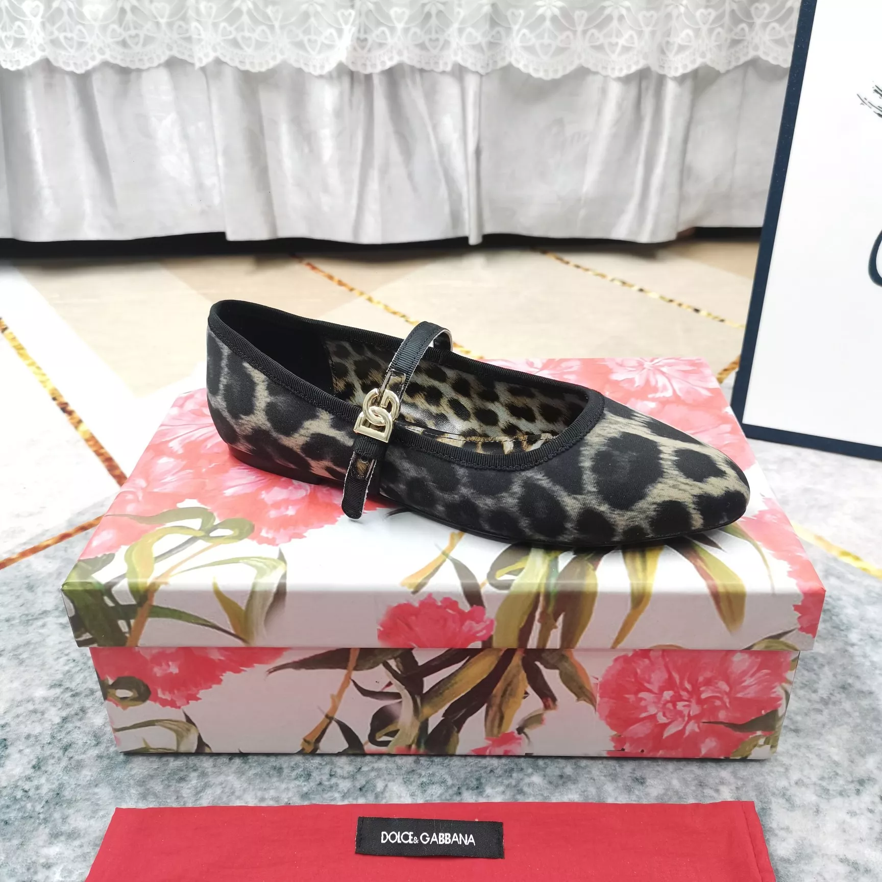 Dolce & Gabbana D&G Flat Shoes For Women Sophisticated 4772