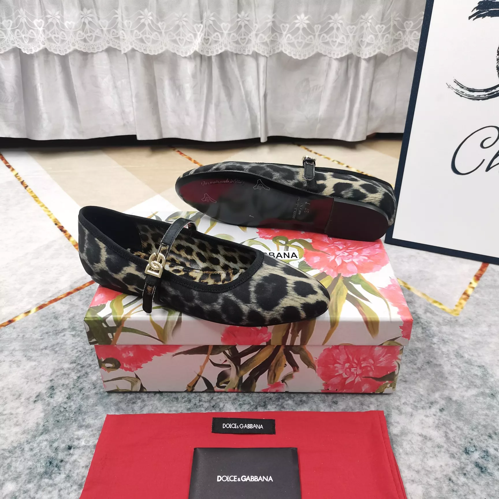Dolce & Gabbana D&G Flat Shoes For Women Sophisticated 4772