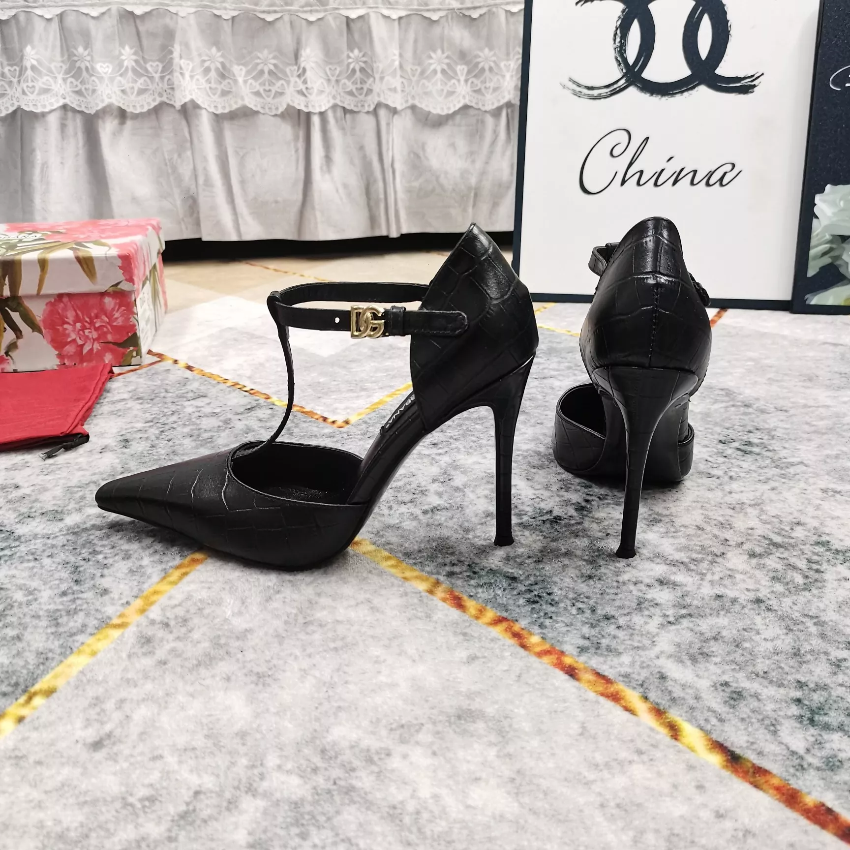 Dolce & Gabbana D&G Sandal For Women Breathable 8909