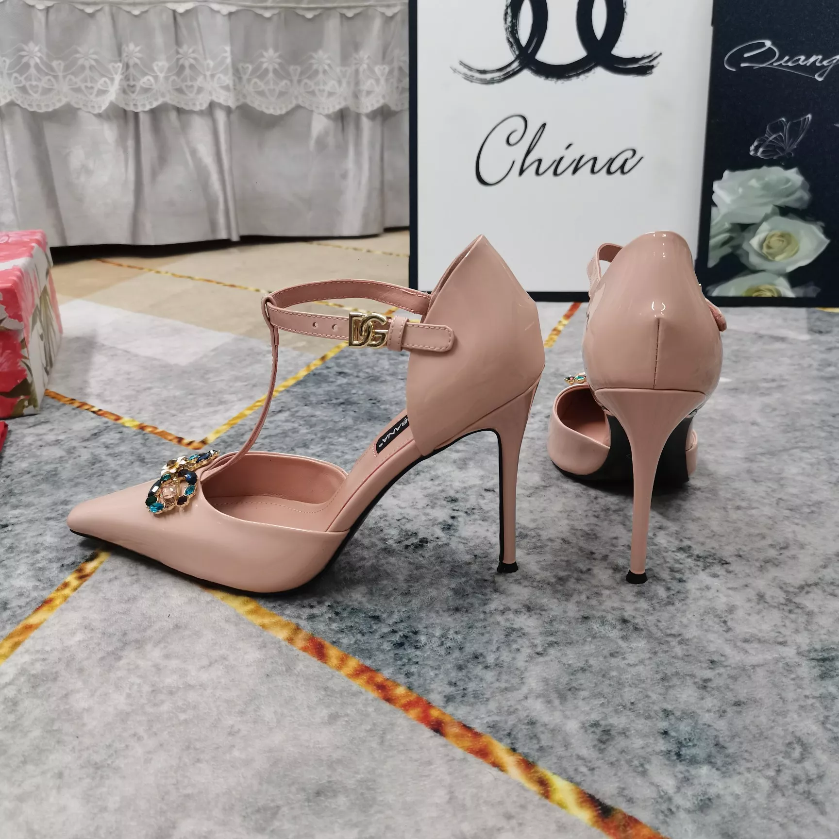 Dolce & Gabbana D&G Sandal For Women Classic 7124