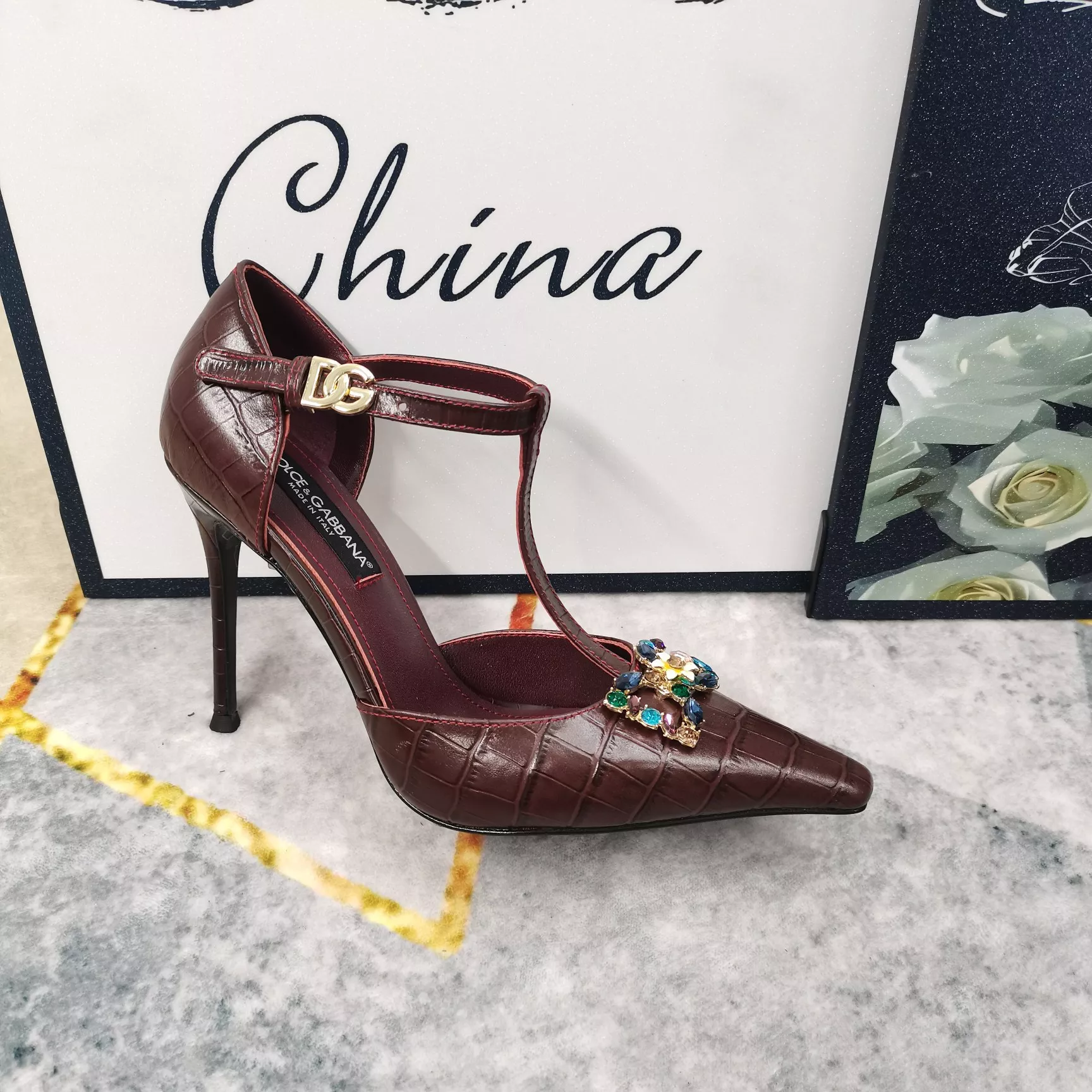Dolce & Gabbana D&G Sandal For Women Compact 8244