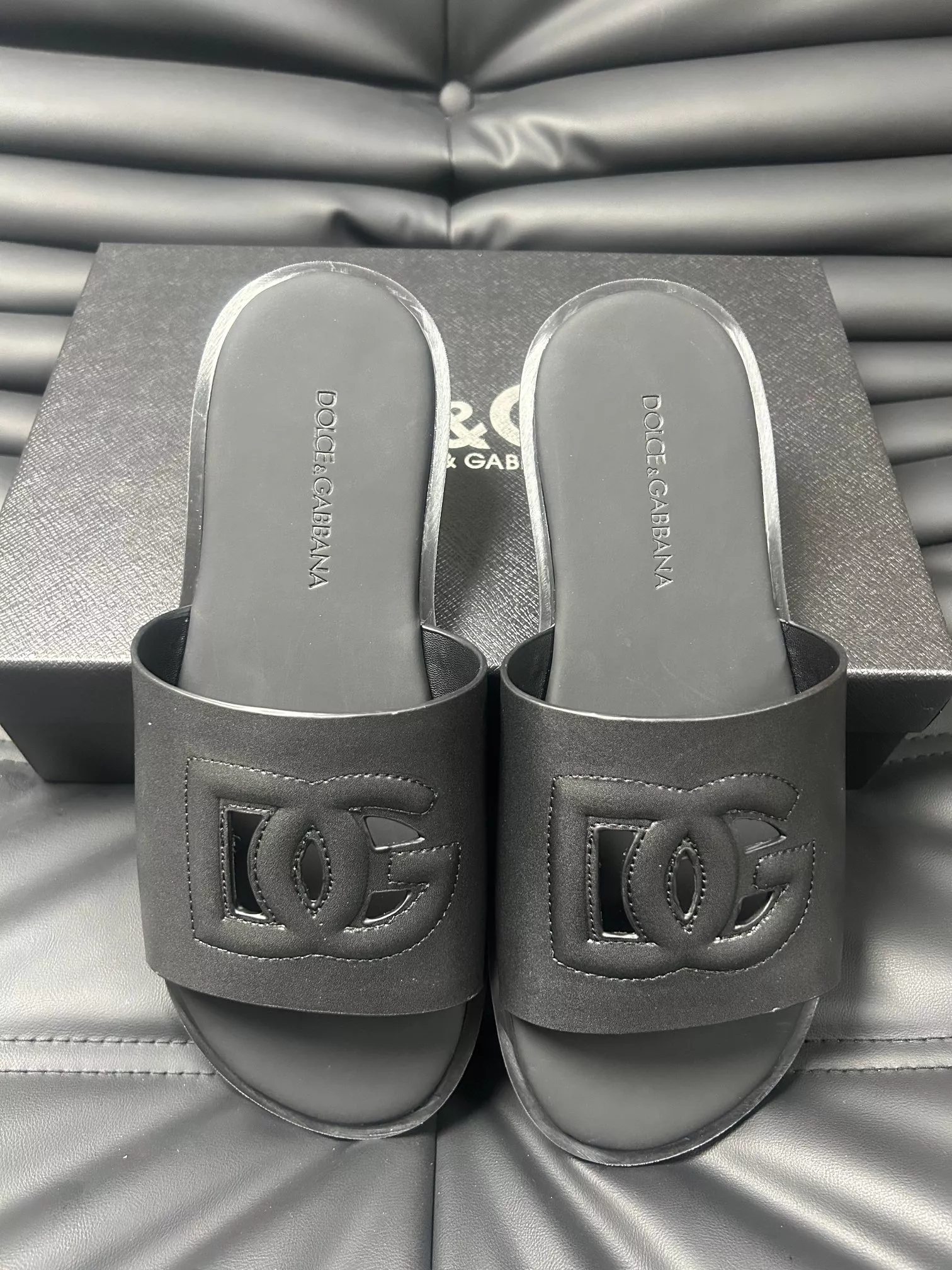 Dolce & Gabbana D&G Slippers For Men Durable 6412