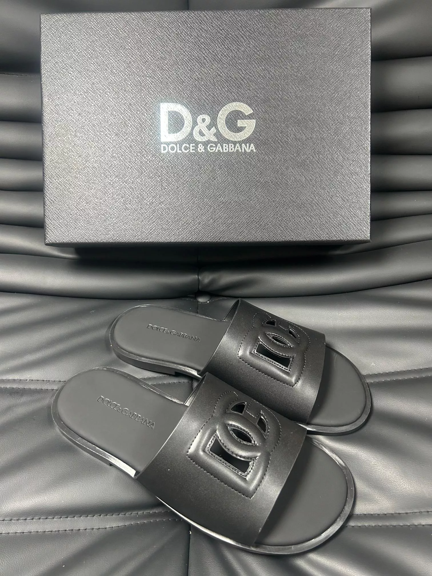 Dolce & Gabbana D&G Slippers For Men Durable 6412