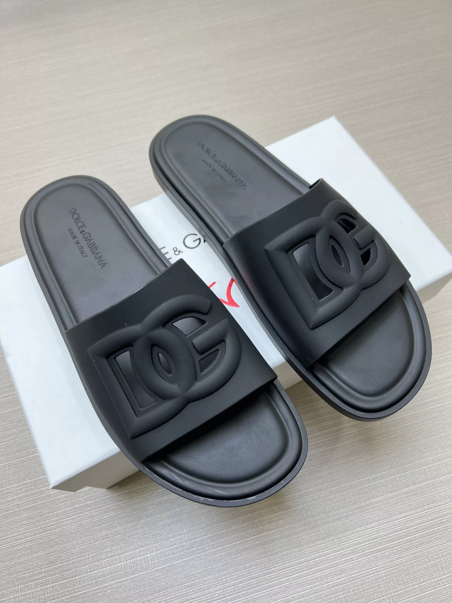Dolce & Gabbana D&G Slippers For Men Sophisticated 5923