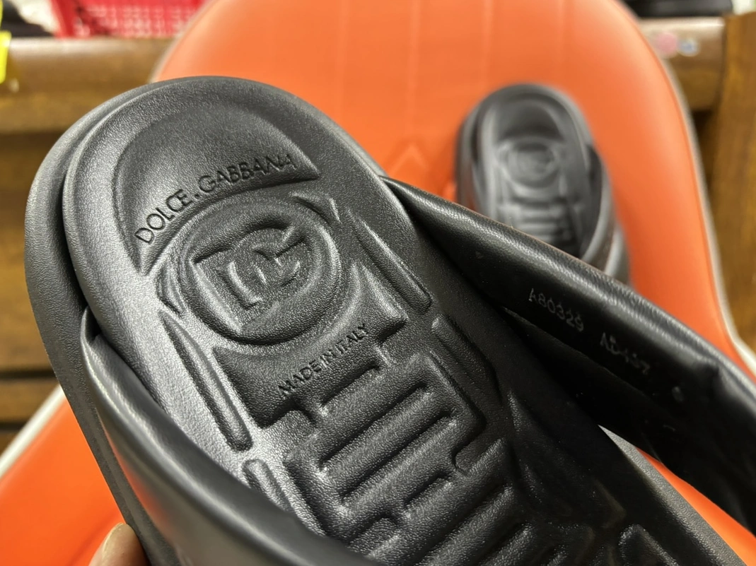 Dolce & Gabbana D&G Slippers For Men Sophisticated 8048