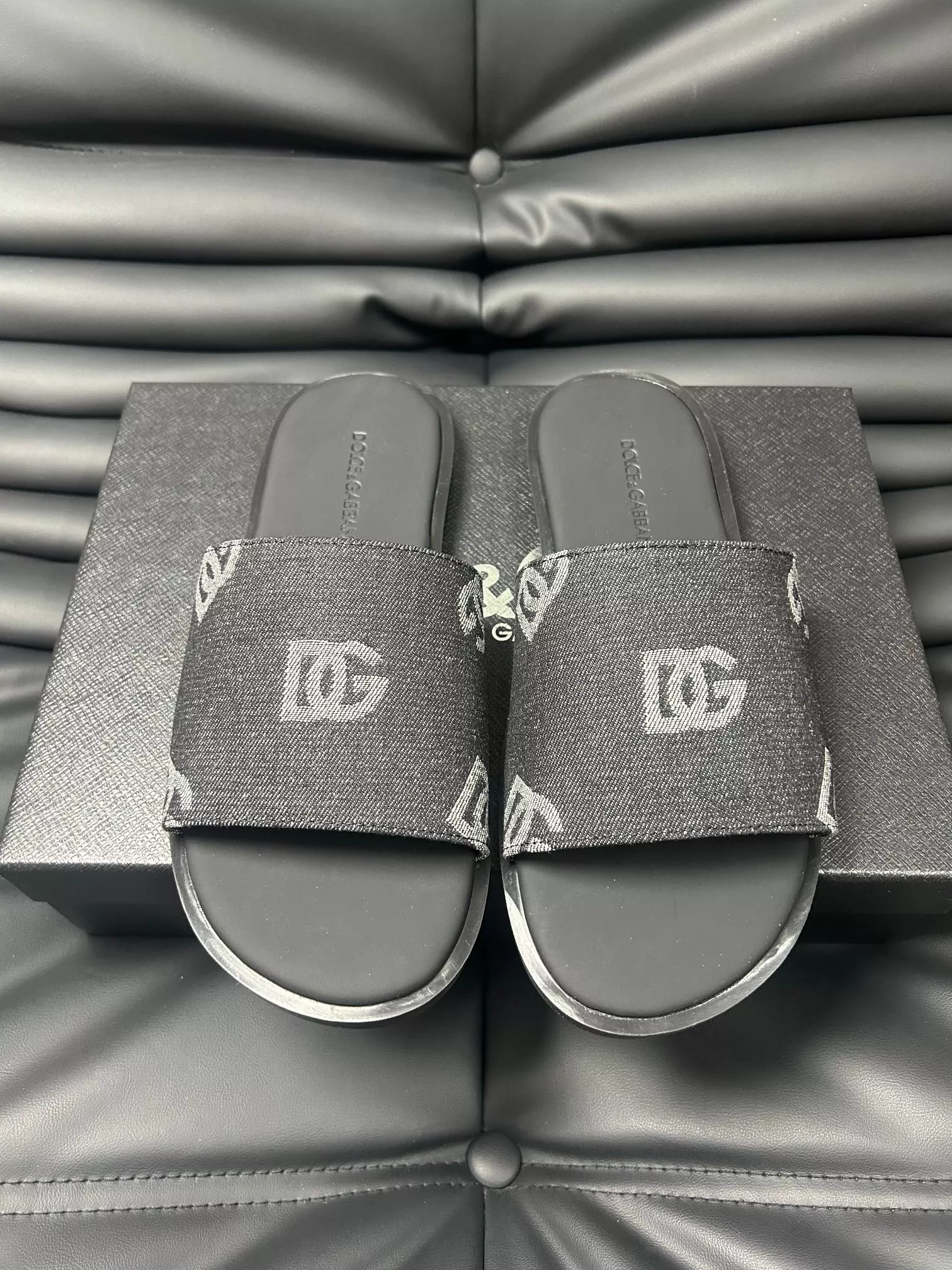 Dolce & Gabbana D&G Slippers For Men Sophisticated 9242