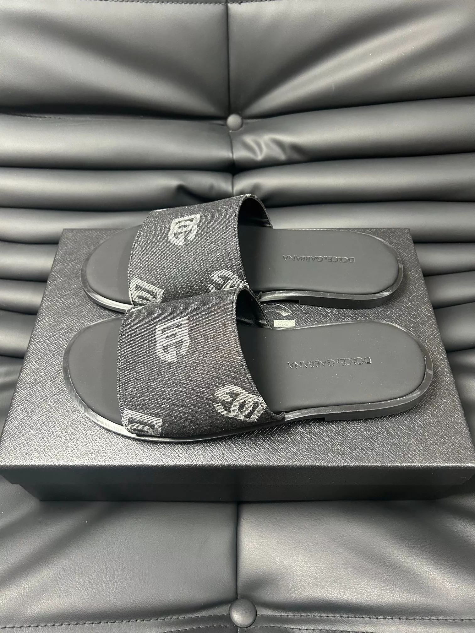 Dolce & Gabbana D&G Slippers For Men Sophisticated 9242
