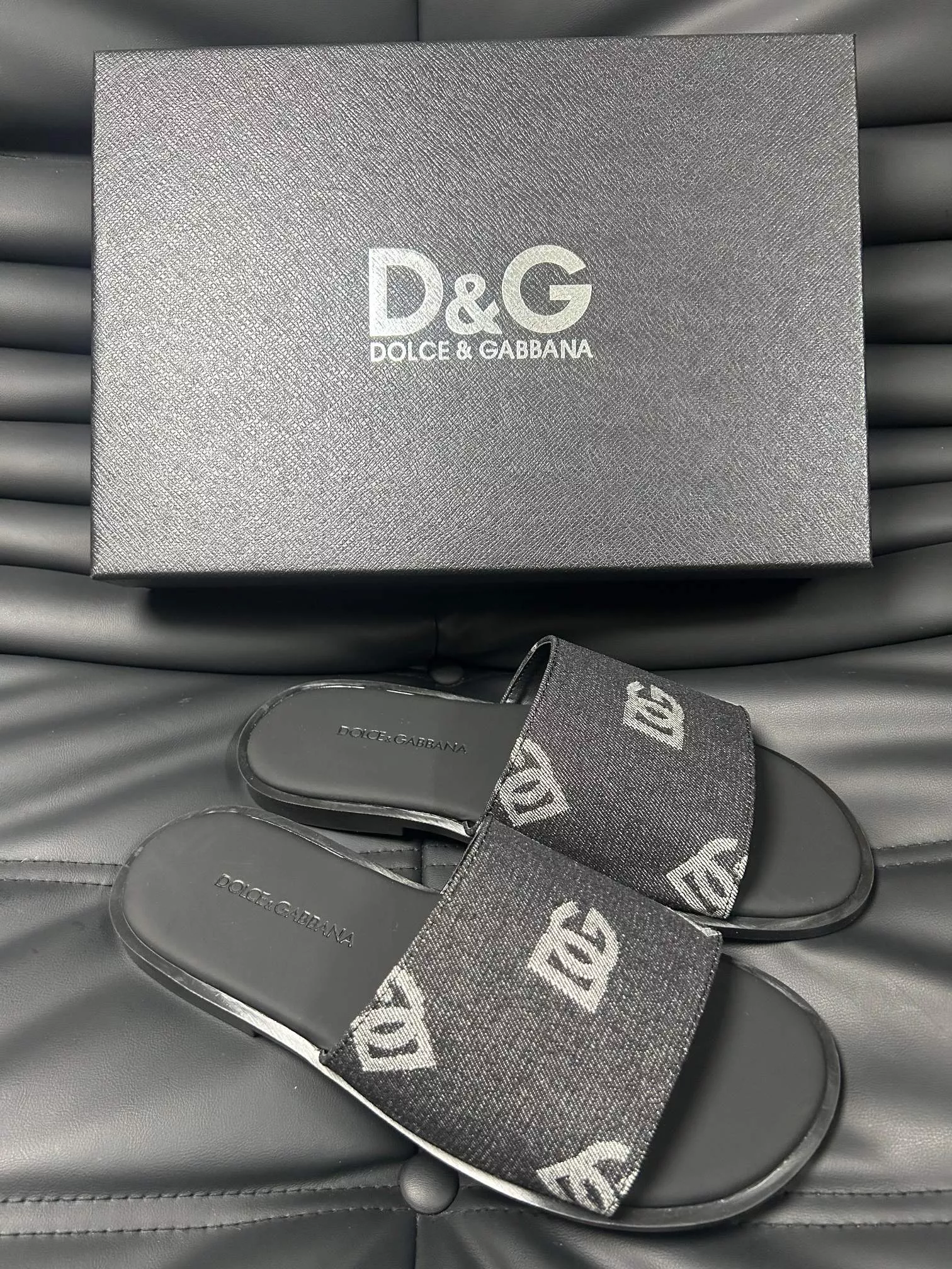 Dolce & Gabbana D&G Slippers For Men Sophisticated 9242