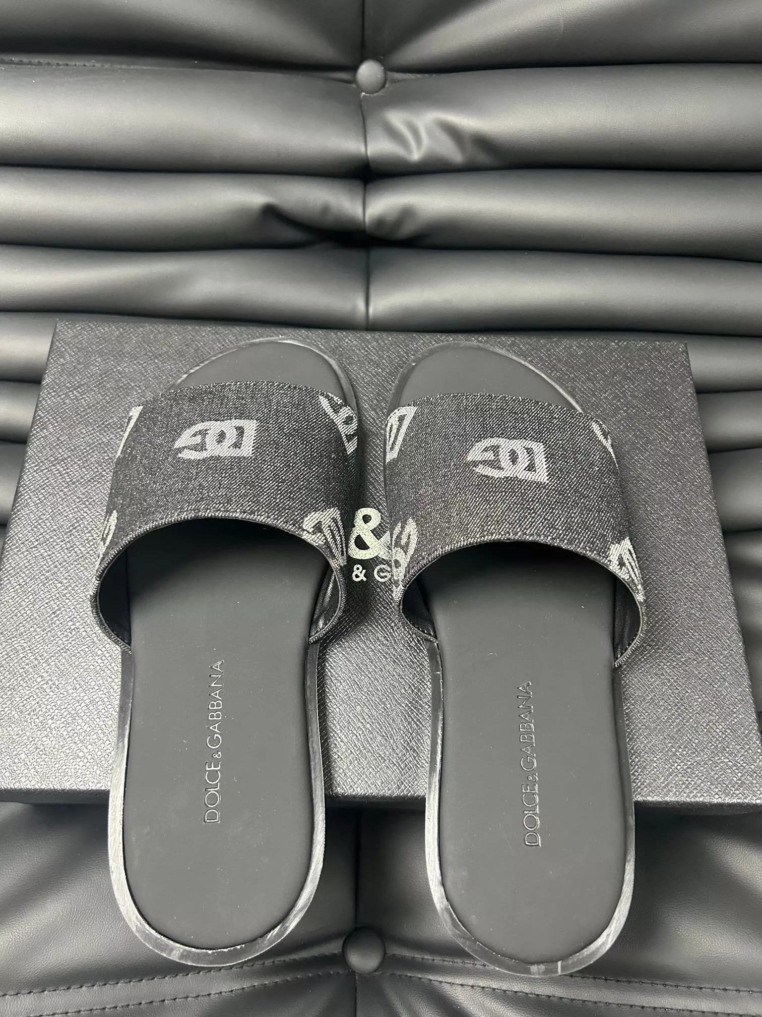 Dolce & Gabbana D&G Slippers For Men Sophisticated 9242