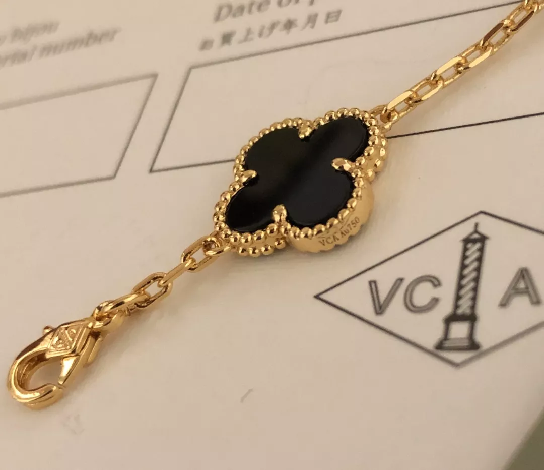 Durable 1060 Van Cleef & Arpels Bracelets