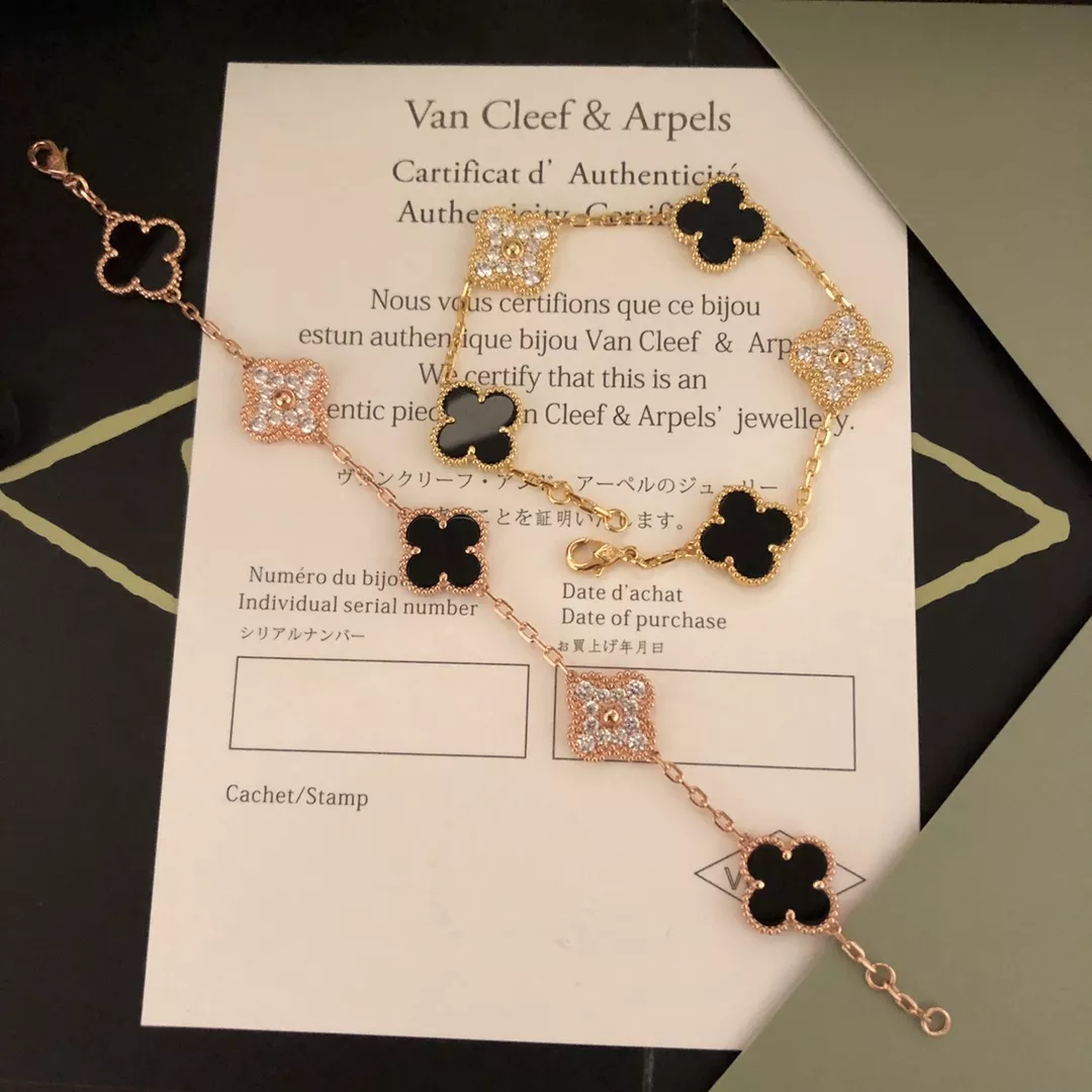 Durable 1060 Van Cleef & Arpels Bracelets