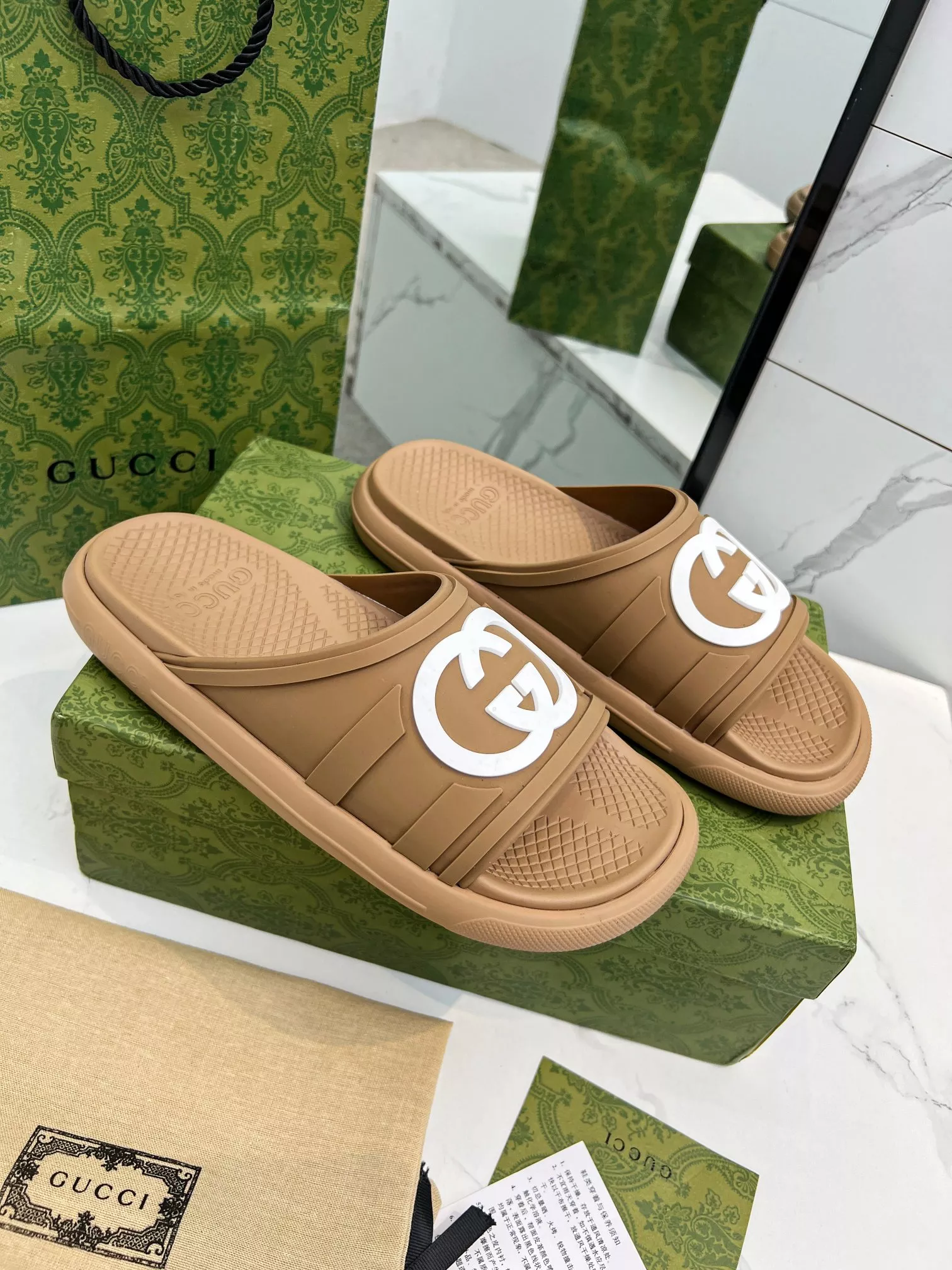 Durable 1077 Gucci Slippers For Men