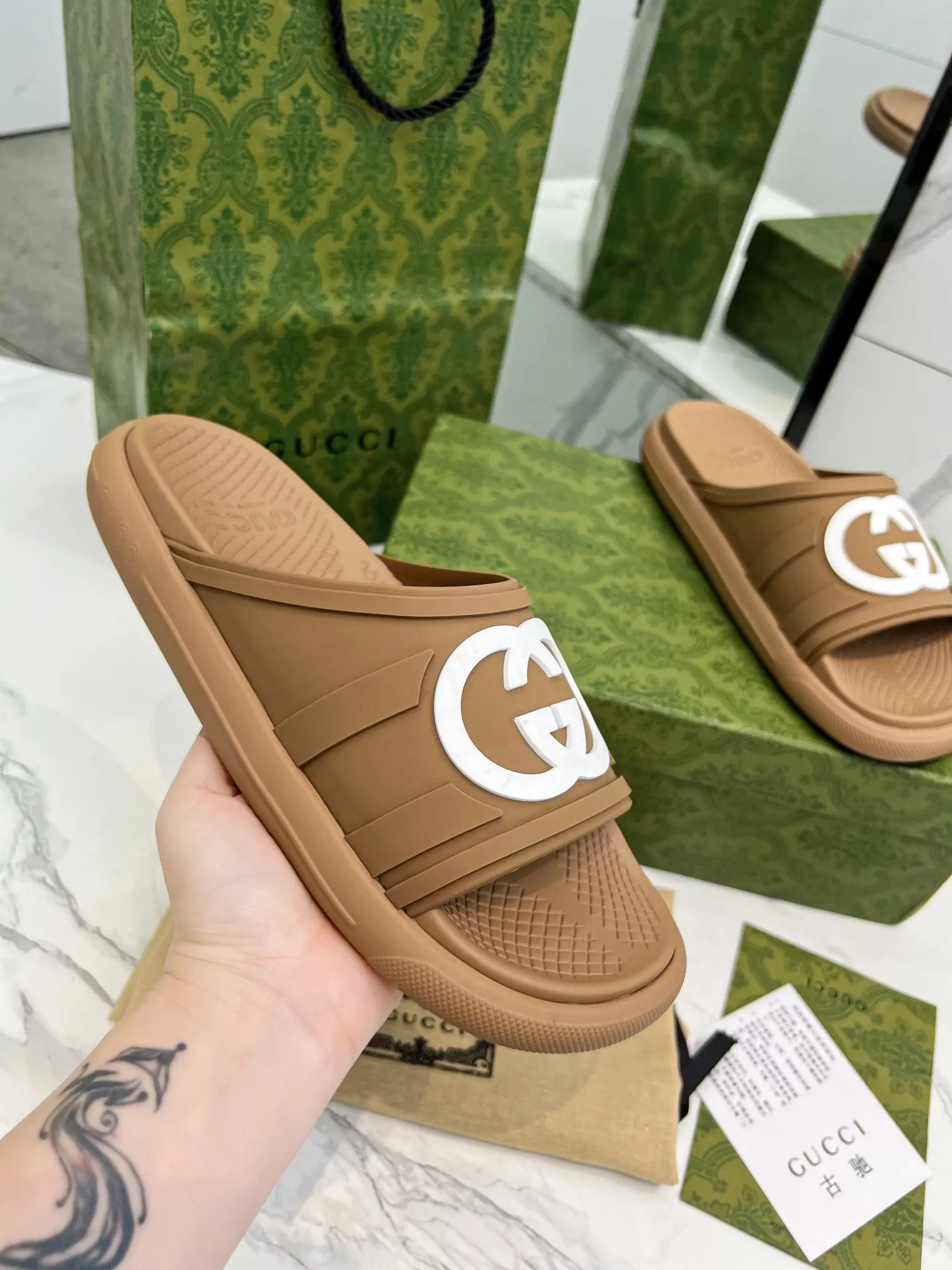 Durable 1077 Gucci Slippers For Men