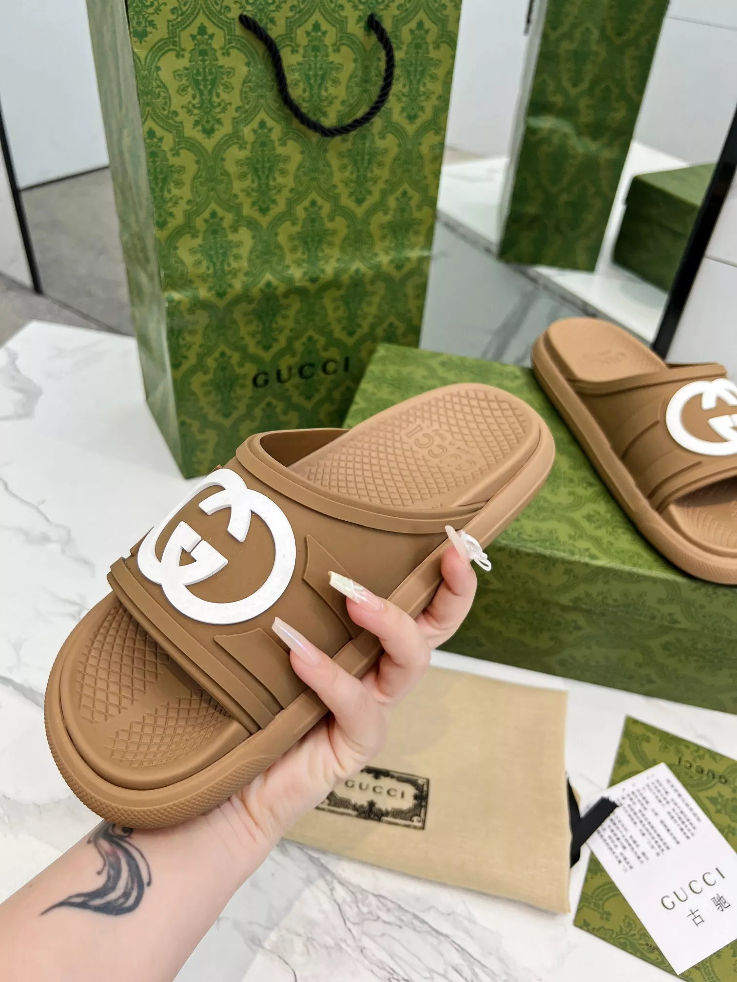 Durable 1077 Gucci Slippers For Men
