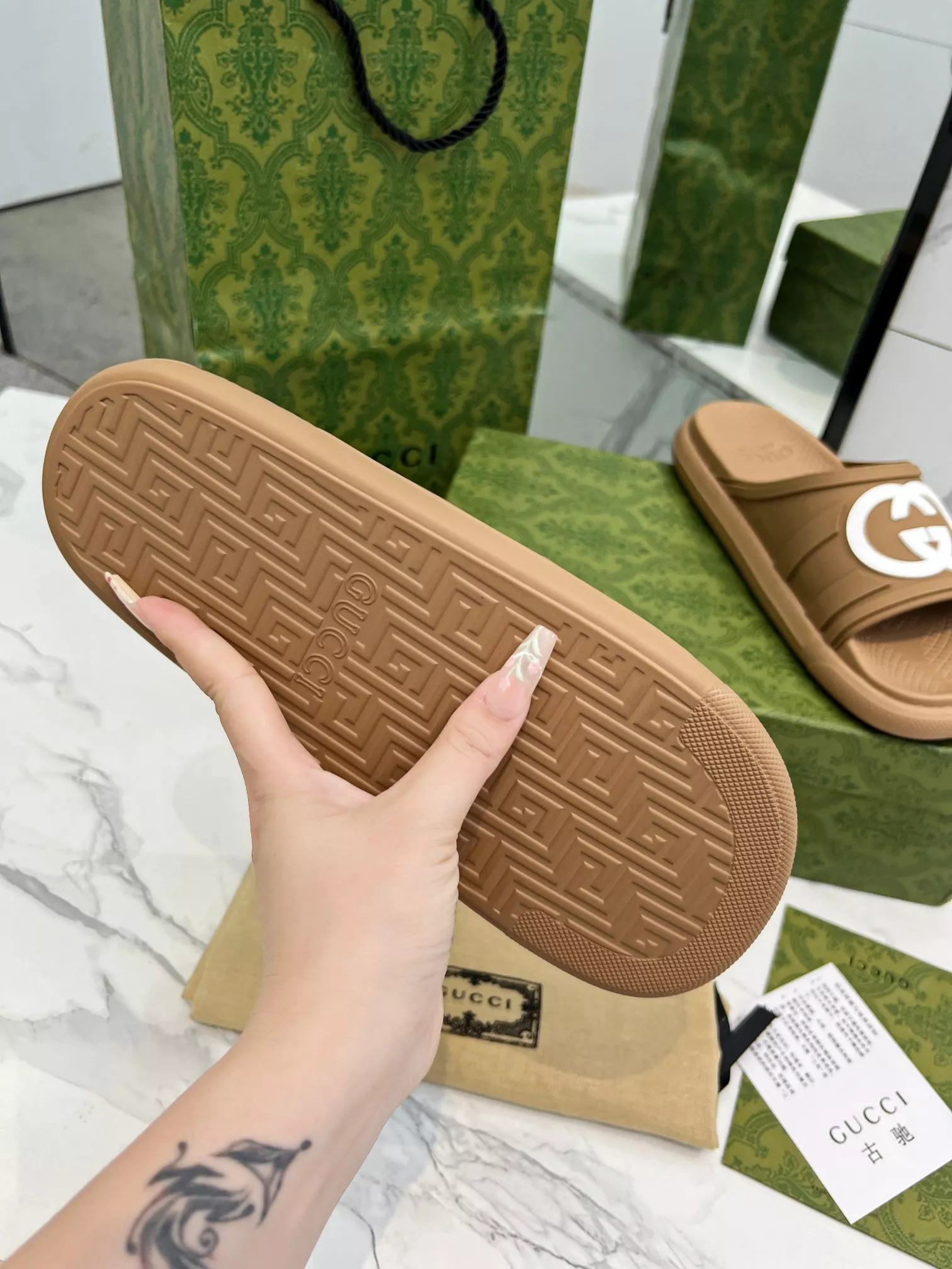 Durable 1077 Gucci Slippers For Men