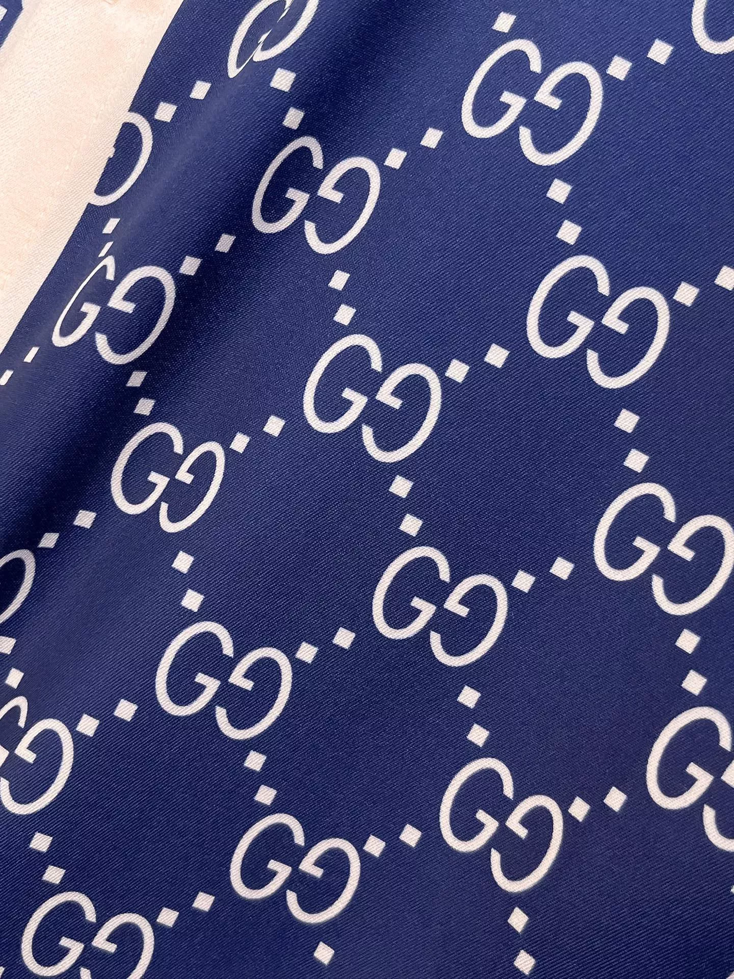 Durable 1298 Gucci Tracksuits Short Sleeved For Men