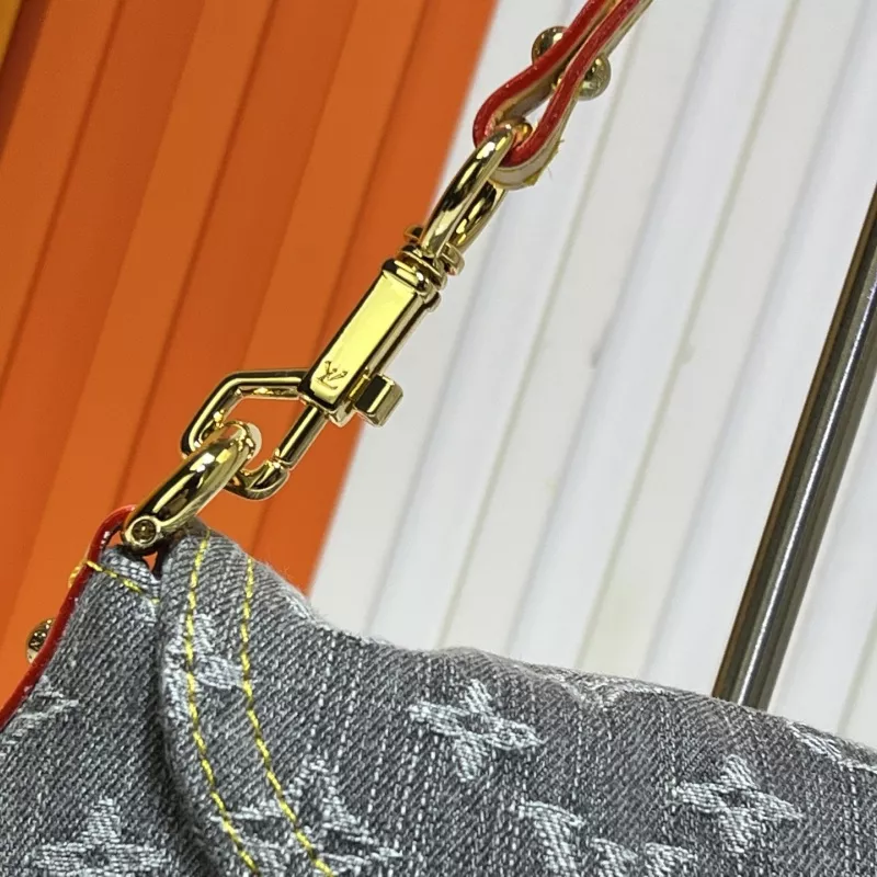 Durable 1607 Louis Vuitton AAA Quality Shoulder Bags For Women