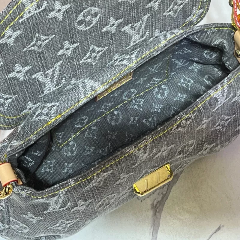 Durable 1607 Louis Vuitton AAA Quality Shoulder Bags For Women