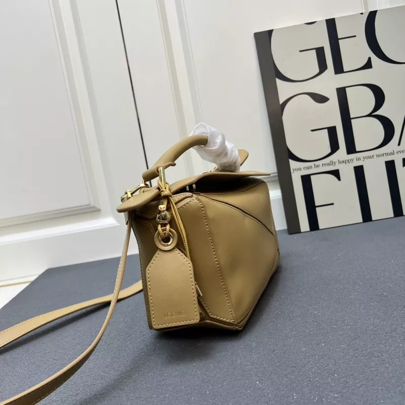 Durable 1916 LOEWE AAA Quality Messenger Bags For Women