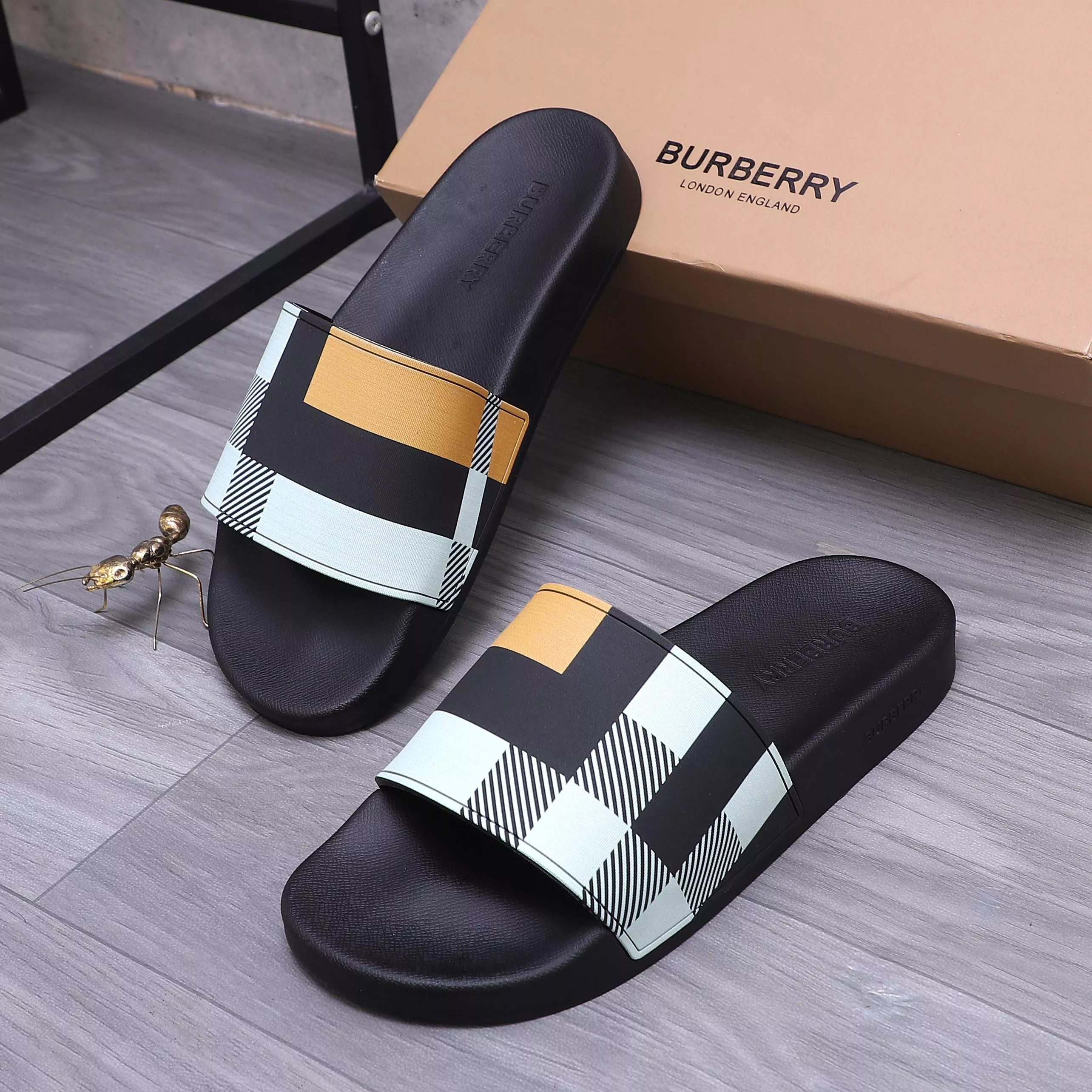 Durable 1949 Burberry Slippers For Men