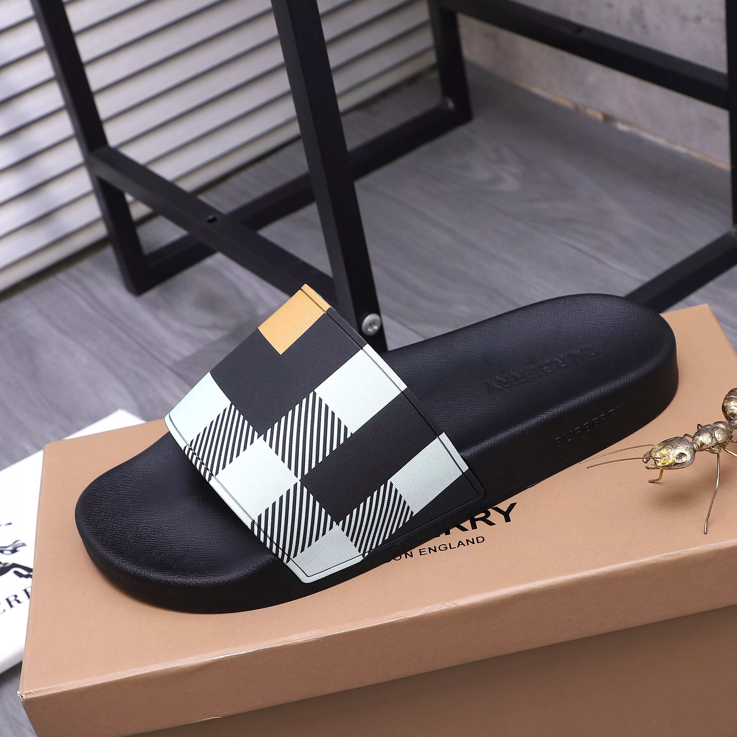 Durable 1949 Burberry Slippers For Men