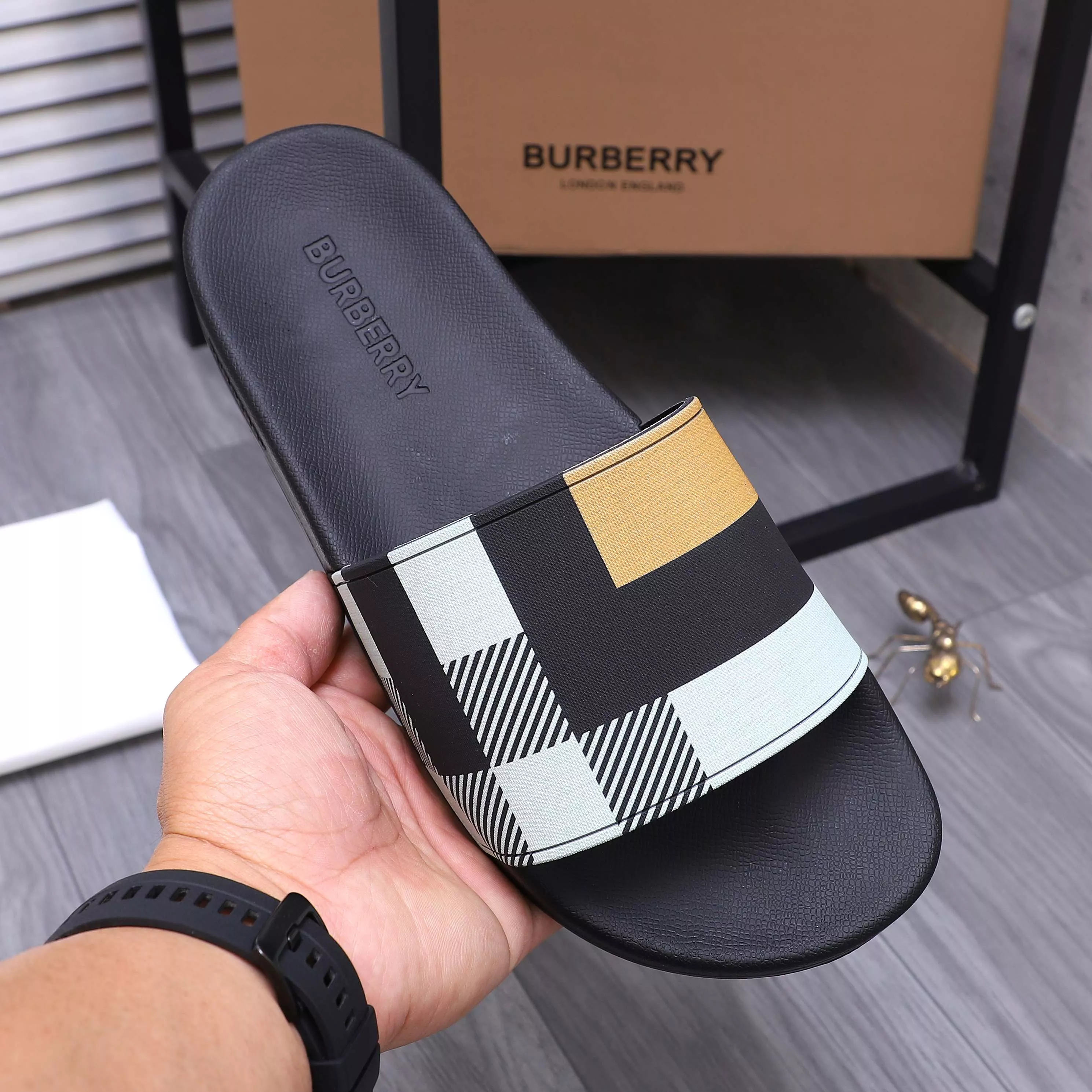 Durable 1949 Burberry Slippers For Men