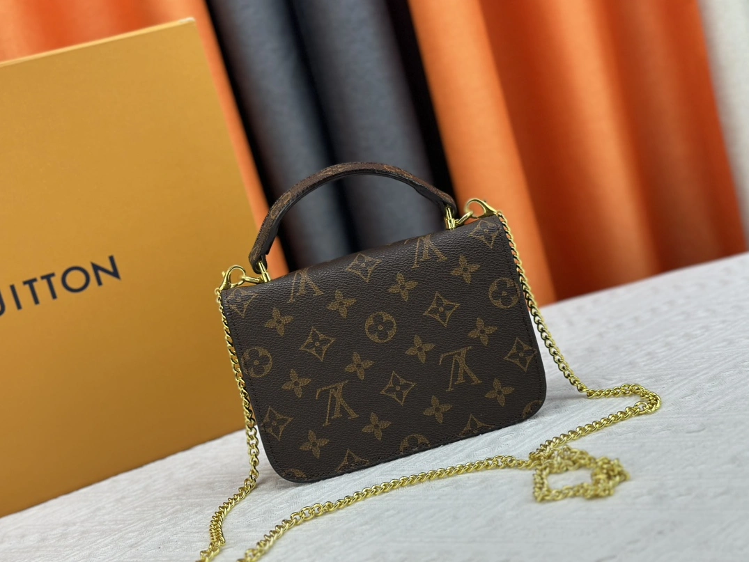 Durable 1952 Louis Vuitton AAA Quality Messenger Bags For Women